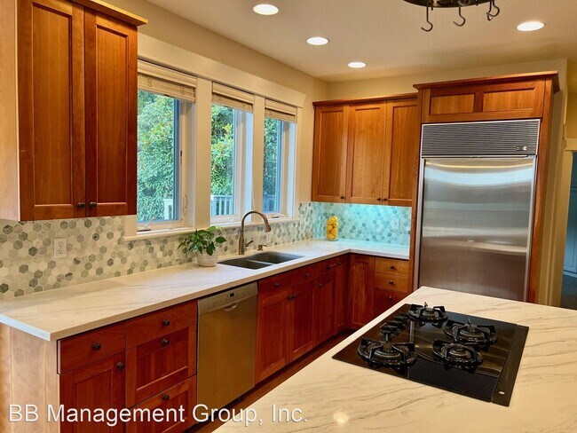 Building Photo - 3 br, 2.5 bath House - 1123 NW Park Ridge ...