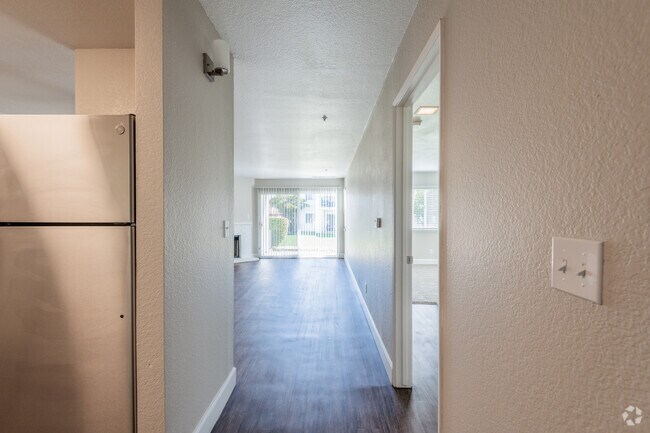 2HAB, 2BA - REMODELADA DE - Laurel Creek