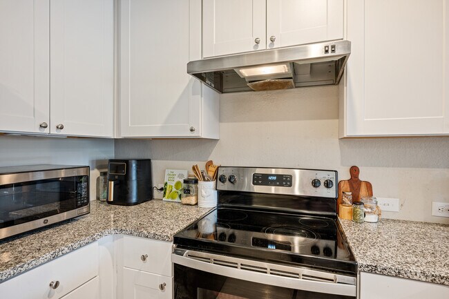 Foto del edificio - 5611 Elm Valley Dr