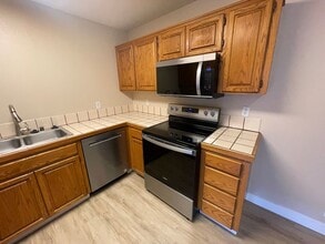 Building Photo - 1416 Selmi Dr