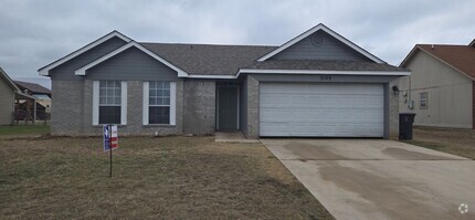 Building Photo - 3109 Carpet Ln