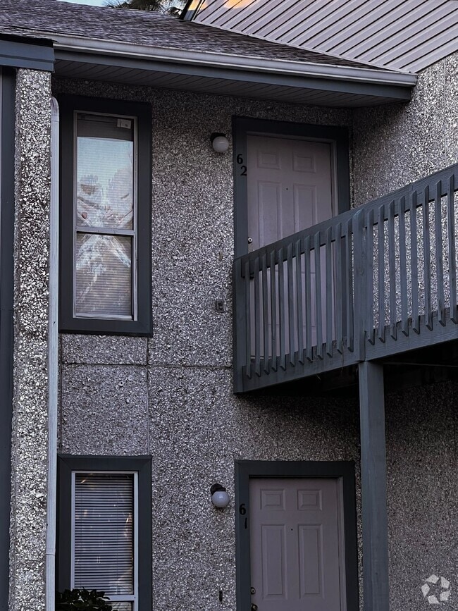 Building Photo - 910 Brett Dr