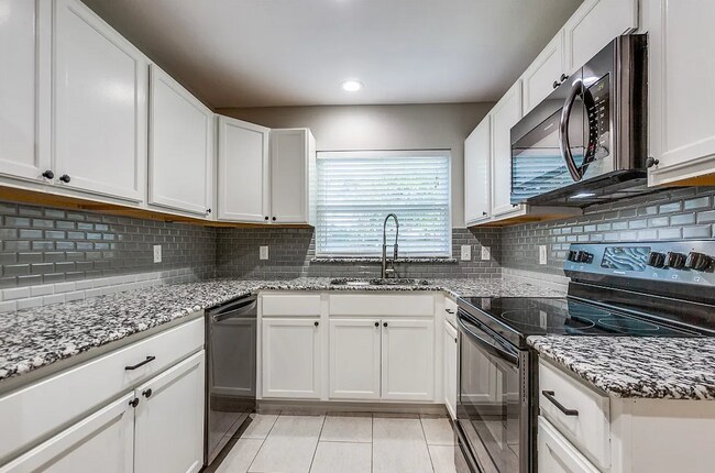Foto del edificio - 915 Greenbriar Ln