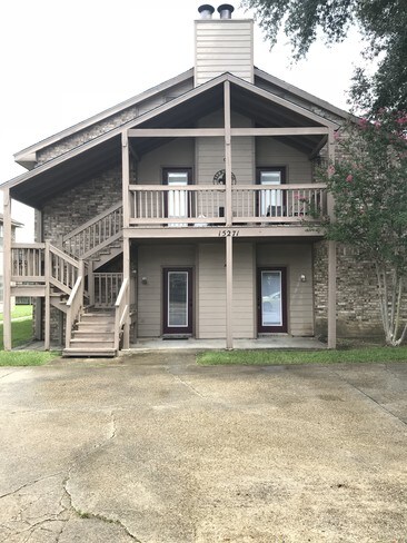 Front of building - 15271 Jones Creek Village Ave