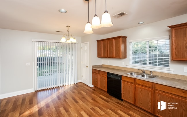 Building Photo - 338 Charter Oak Ct