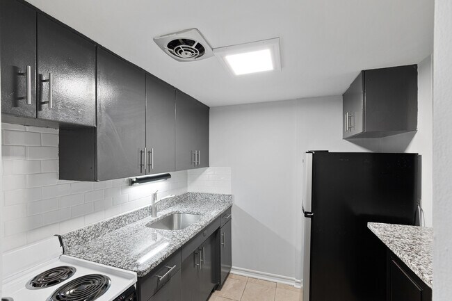 Foto del edificio - 6012 N Kenmore Ave