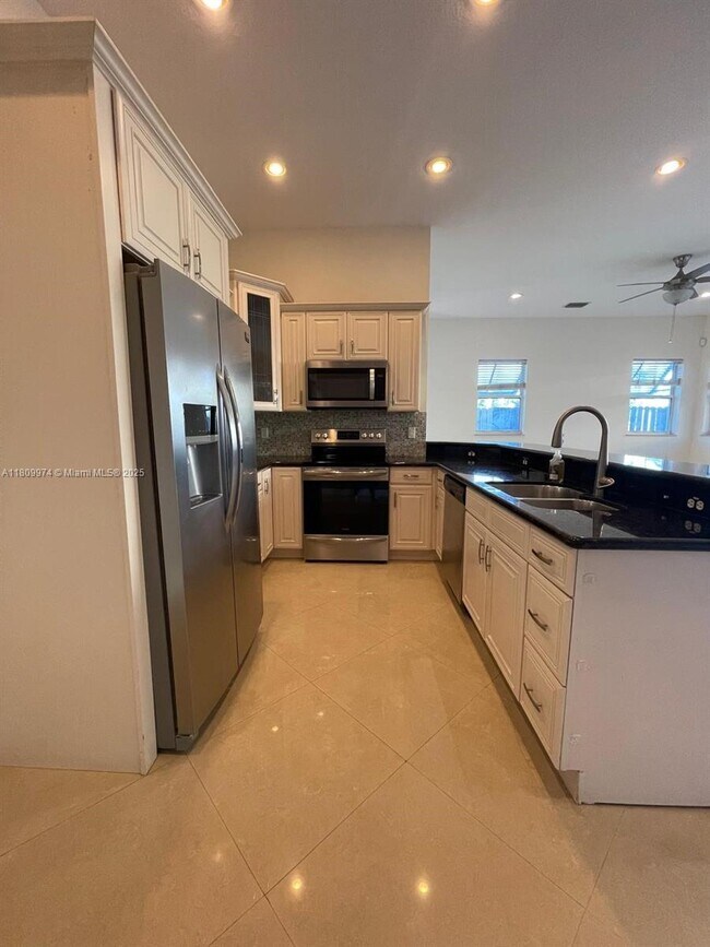 Foto del edificio - 2117 SE 5th St
