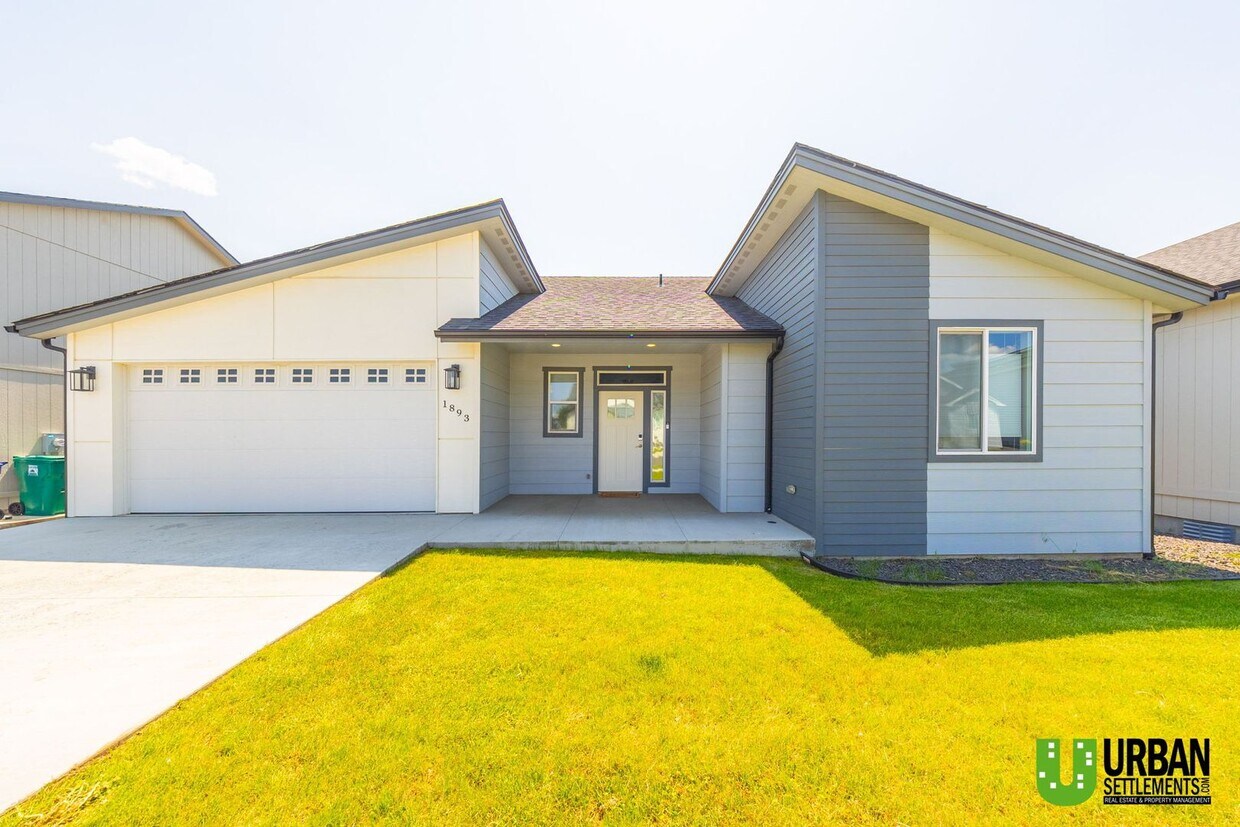 Foto principal - Charming 3-Bedroom Home in North Spokane –...