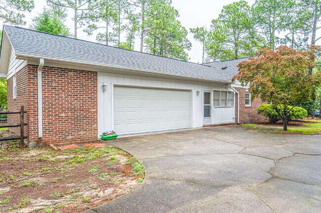 Foto del edificio - 120 Fox Hunt Ln