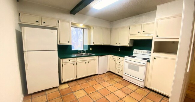 Building Photo - Spacious 4 Bed, 2 Bath Home in Lubbock, TX