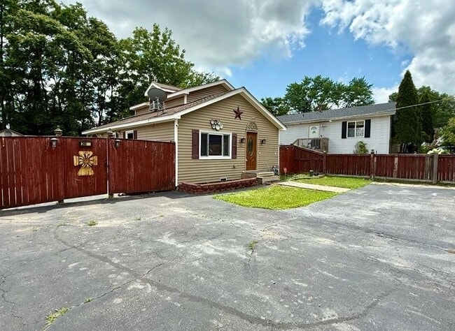 Building Photo - 24633 W Passavant Ave