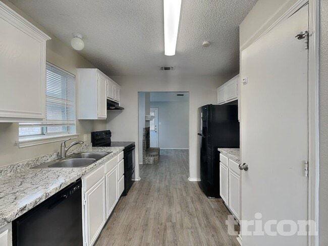 Building Photo - 720 Charles City Dr