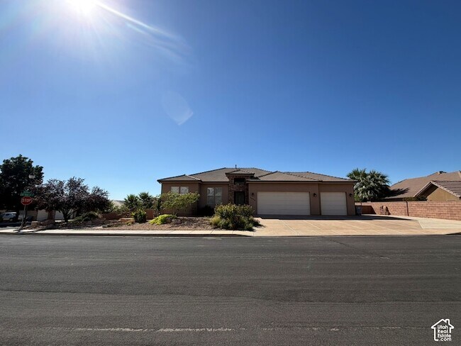 Foto del edificio - 2596 Hidden Canyon Dr