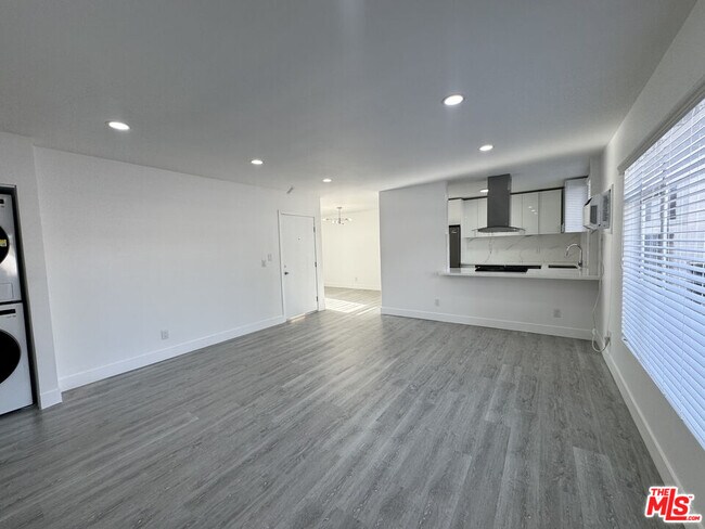 Foto del edificio - 1279 N Harper Ave