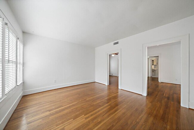 Building Photo - 1206 Crocker St