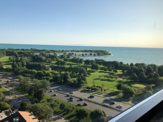 Foto del edificio - 3950 N Lake Shore Dr