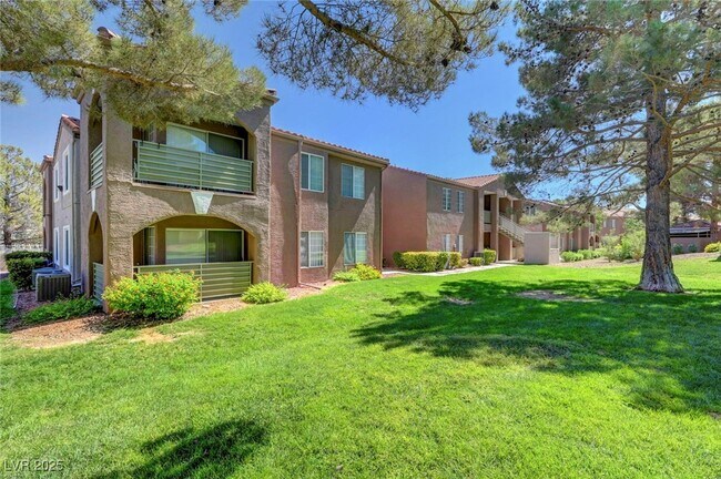 Foto del edificio - 2121 Blue Breeze Dr