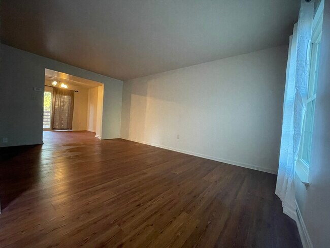 Foto del edificio - 1413 Timber Brook Dr