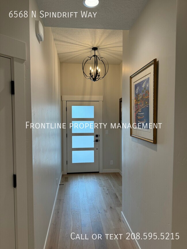Building Photo - Beautiful like new home in Spurwing!