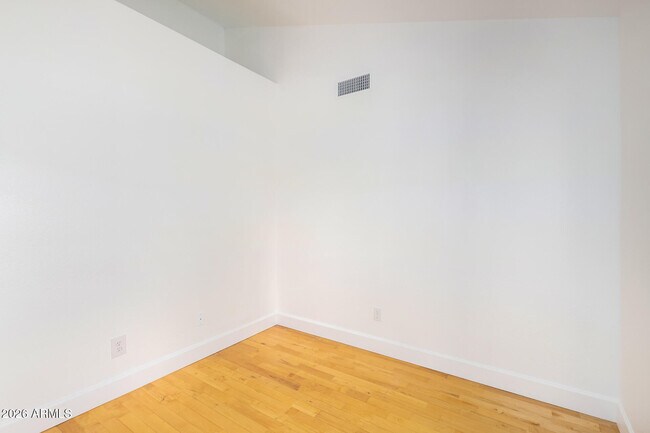 Foto del edificio - 5640 E Bell Rd