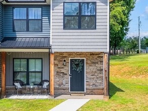 Building Photo - 186 Sunburst Villa Dr