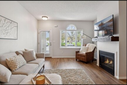 Foto del edificio - 1236 Crystal Pl E