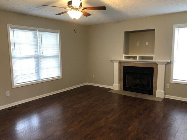 Foto del edificio - 3594 Pioneer Drive, Hope Mills