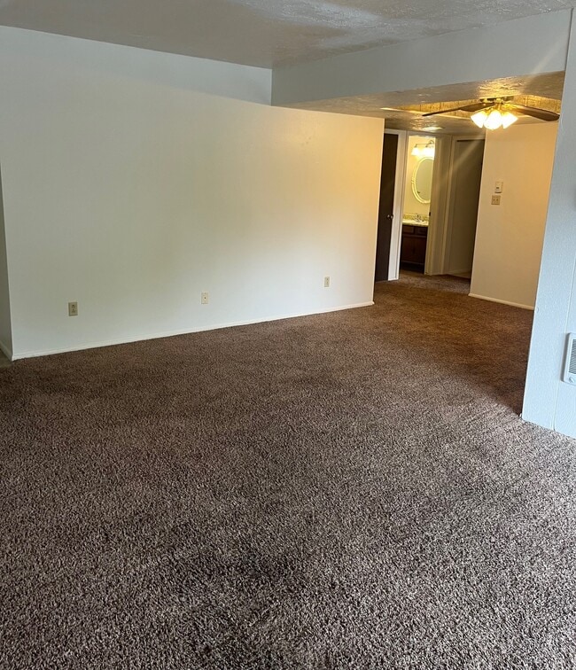 Foto del edificio - 1460 Vega Cir