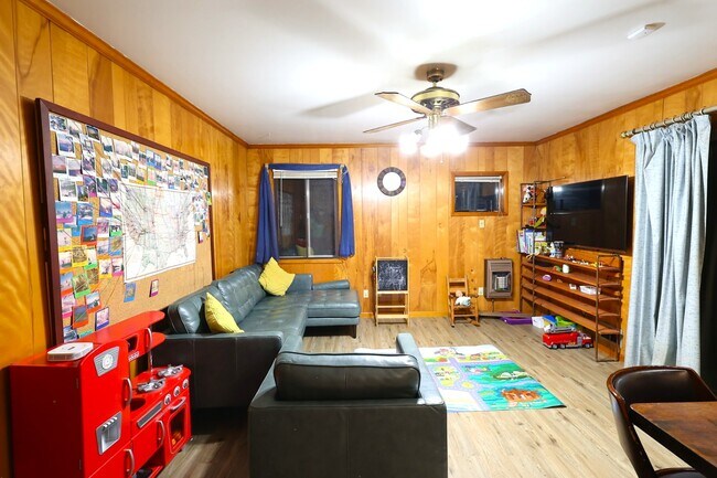 Foto del edificio - 1230 Fork Creek Trl