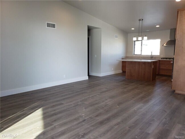Building Photo - 3 br, 1.5 bath House - 34601 Camino El Mol...