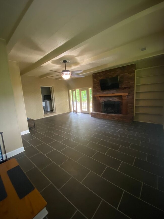 Photo - 3/2 home close to town