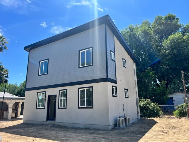 Building Photo - 19513 Cantara St
