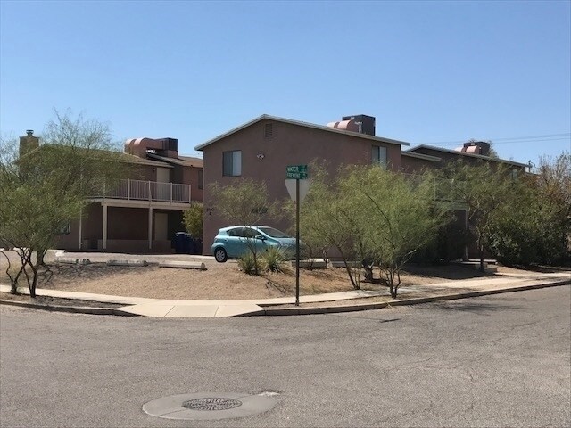 Primary Photo - WATER & VINE STUDENT HOUSING