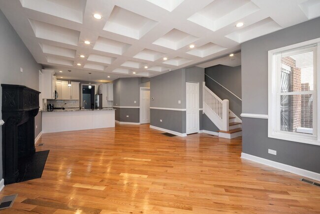 Building Photo - 8110 S Vernon Ave