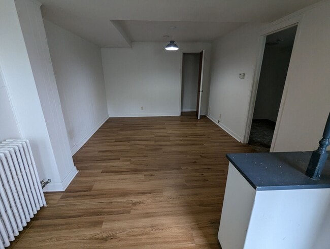 Foto del edificio - Cozy Studio Apartment in the Heart of Shorewood Hills