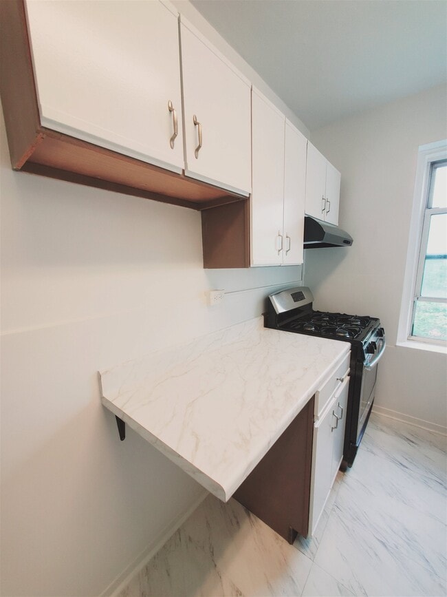 Building Photo - 122 Woodside Green Apt #3, Stamford, CT 06...
