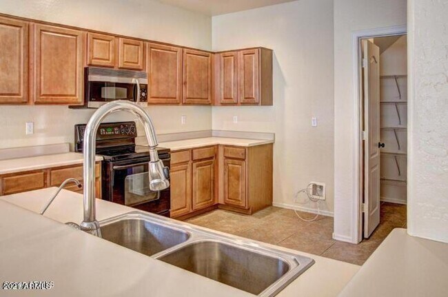 Foto del edificio - 41132 N Hudson Trail