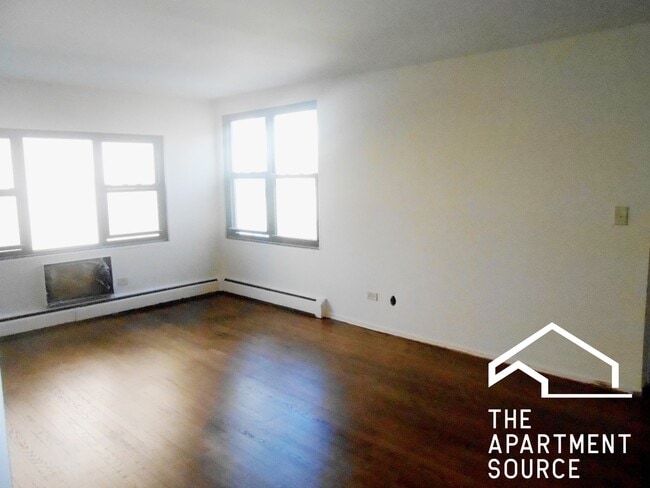 Photo - 1644 W Sherwin Ave Apartment