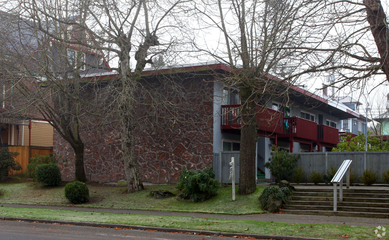 Primary Photo - Regency Apartments
