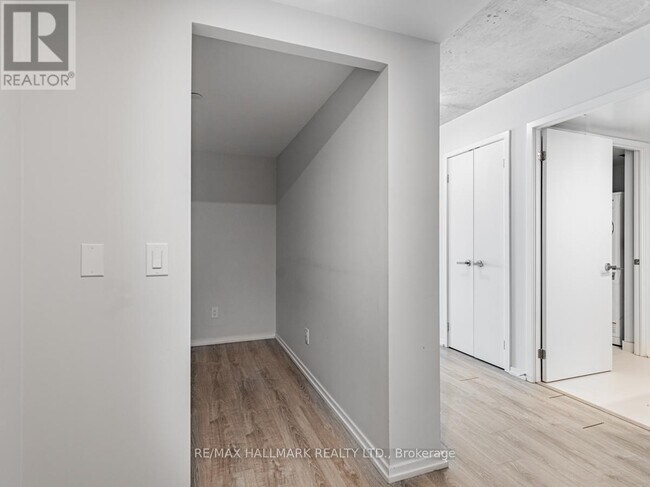 Building Photo - 5-705 Soudan Ave