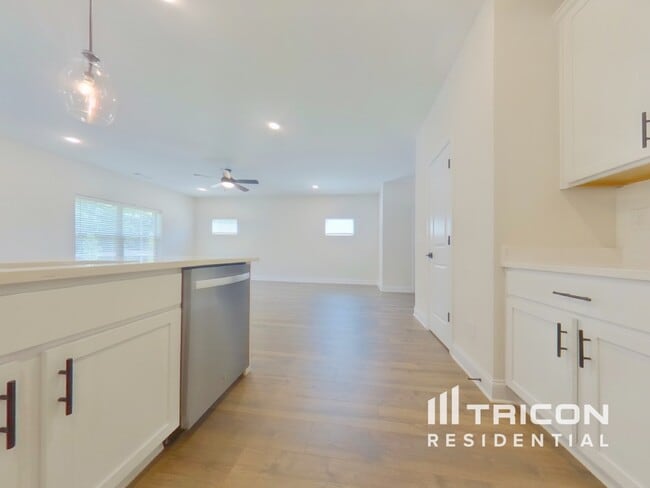 Foto del edificio - 432 Cantrell Dr