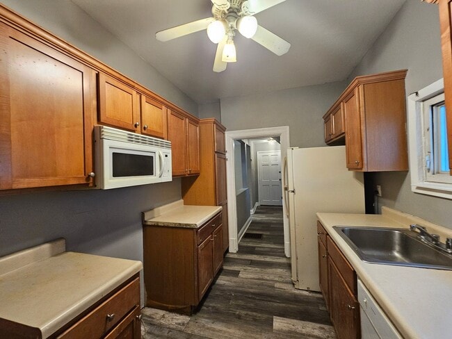 Building Photo - 3 bed 1 bath House for rent in Crafton!