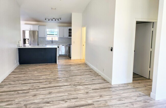 Building Photo - 14576 Sunset Pine Dr