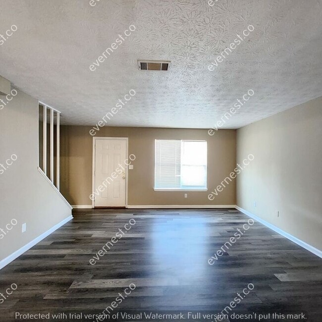 Building Photo - 402 Bainbridge Dr