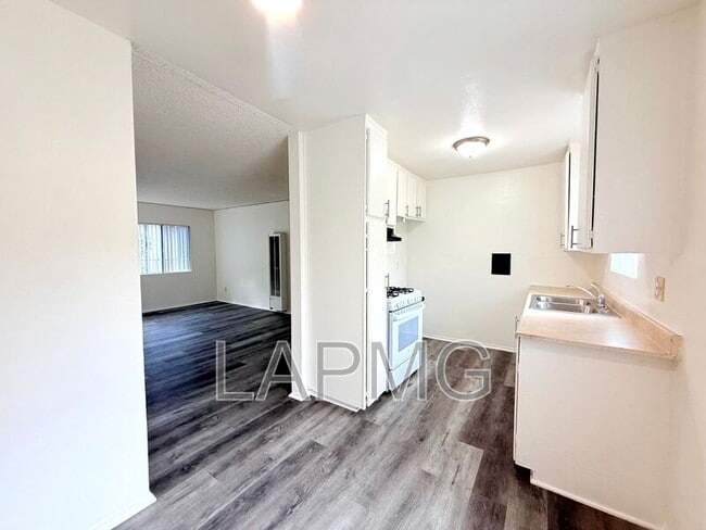 Building Photo - 3323 Cazador St