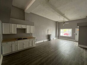 Building Photo - 14628 Lakeshore Blvd