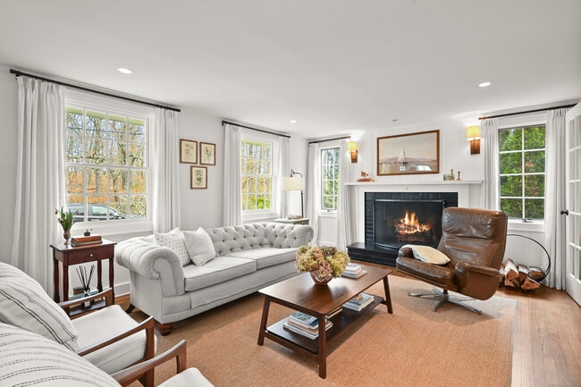 Building Photo - 104 Roton Ave