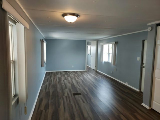 Building Photo - 106 49th Ave W