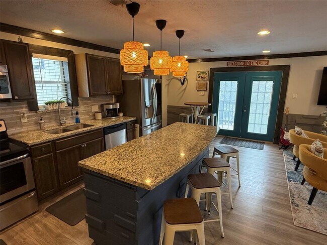 Foto del edificio - 15504 Enid Dr