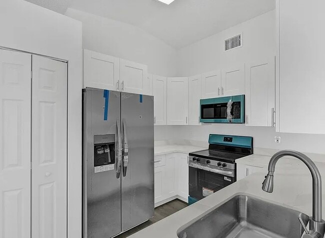 Building Photo - 9249 SW 146th Ct